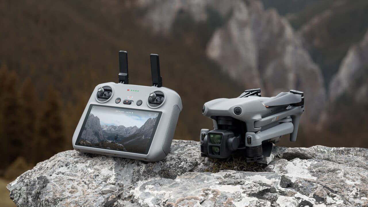 Με διπλές 4K κάμερες, ενισχυμένη αυτονομία πτήσης και εξελιγμένες λειτουργίες ασφαλείας