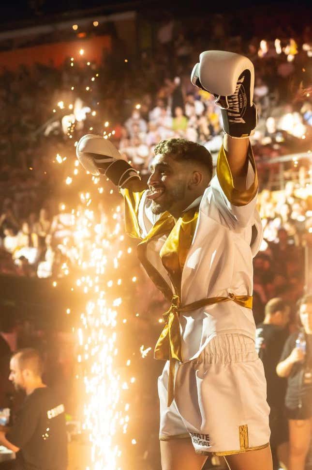 Το streamer Spursito στο La Velada del Año II το 2022.