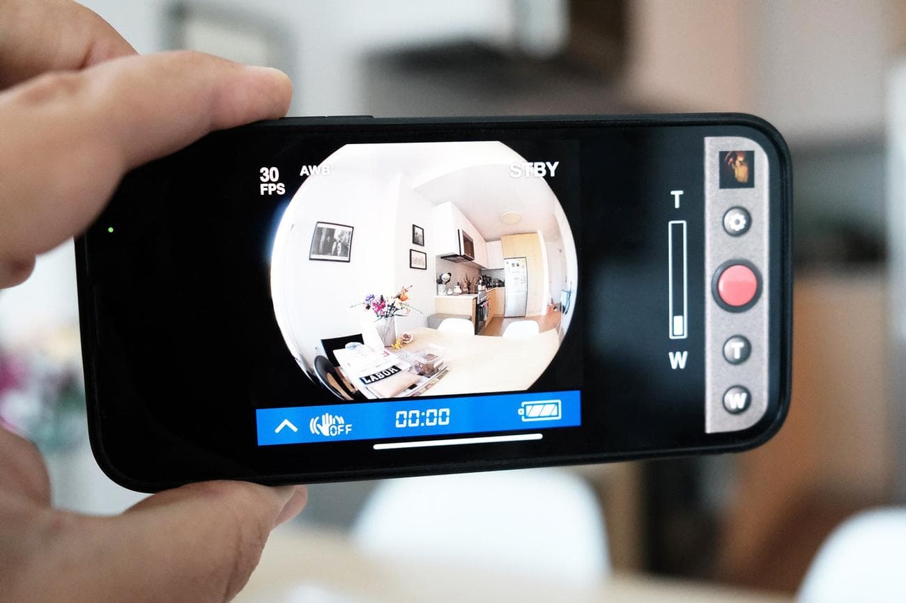 οθόνη τηλεφώνου που καταγράφει πλάνα fisheye στην εφαρμογή Death Lens