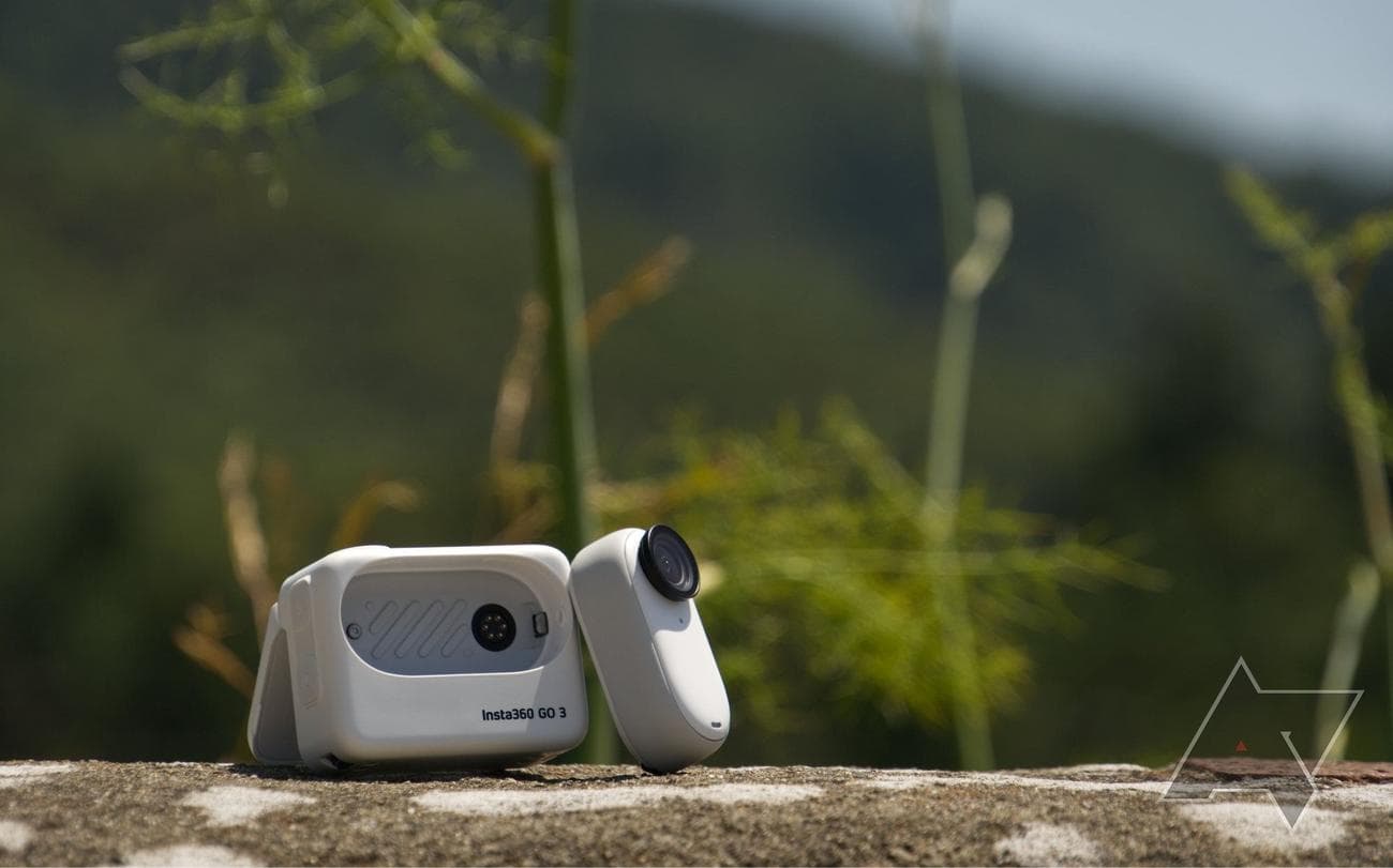 insta360-go-3-camera-out-kickstand-pod-5