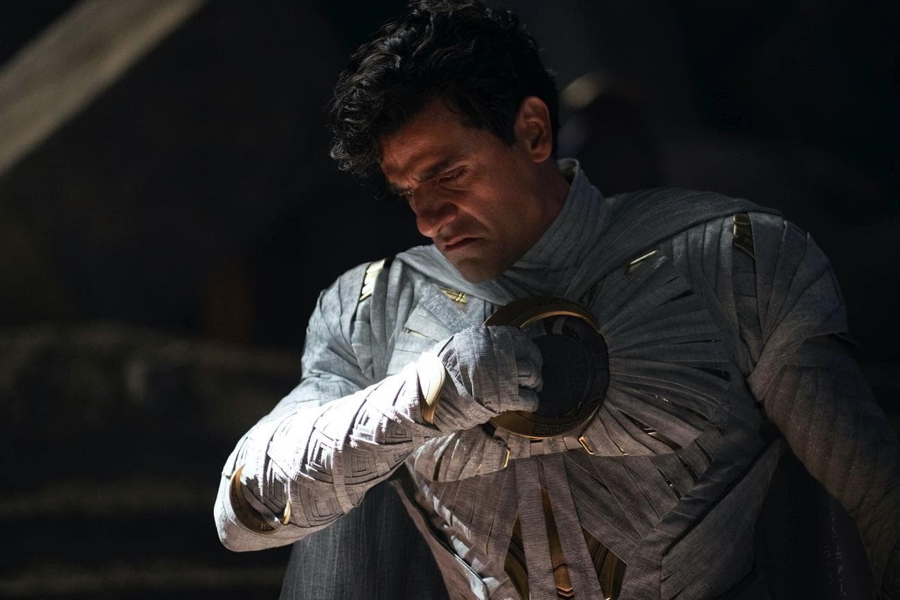Ο Oscar Isaac ως Marc Spector στο Moon Knight των Marvel Studios.