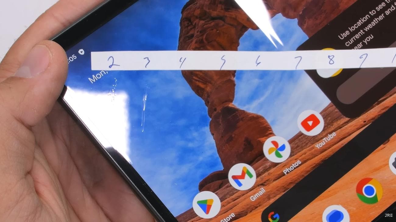 Pixel-Fold-JRE-αντοχή-οθόνη-γρατσουνιές