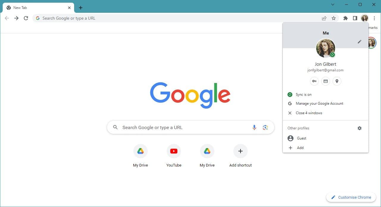 στιγμιότυπο οθόνης του Google Chrome στην επιφάνεια εργασίας με αναπτυσσόμενο μενού προφίλ