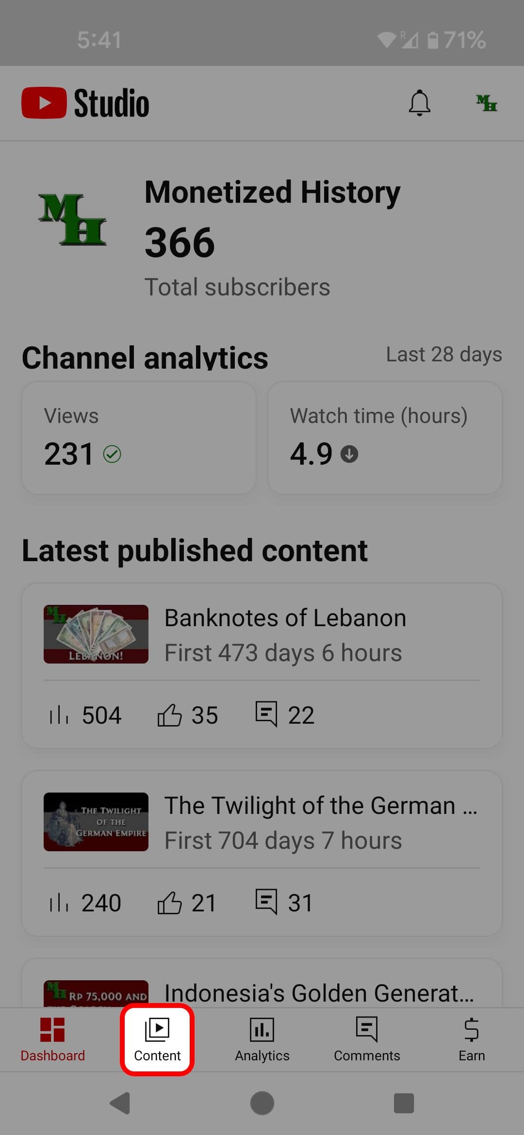 Η αρχική οθόνη του YouTube Studio για κινητά επισημαίνει την επιλογή Περιεχόμενο