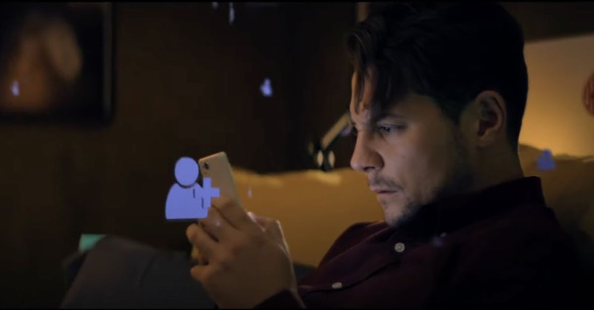 Έκαναν μια ταινία με αυτό το εφιαλτικό νήμα του «Dear David» στο Twitter, και ναι, υπάρχει ένα τρέιλερ