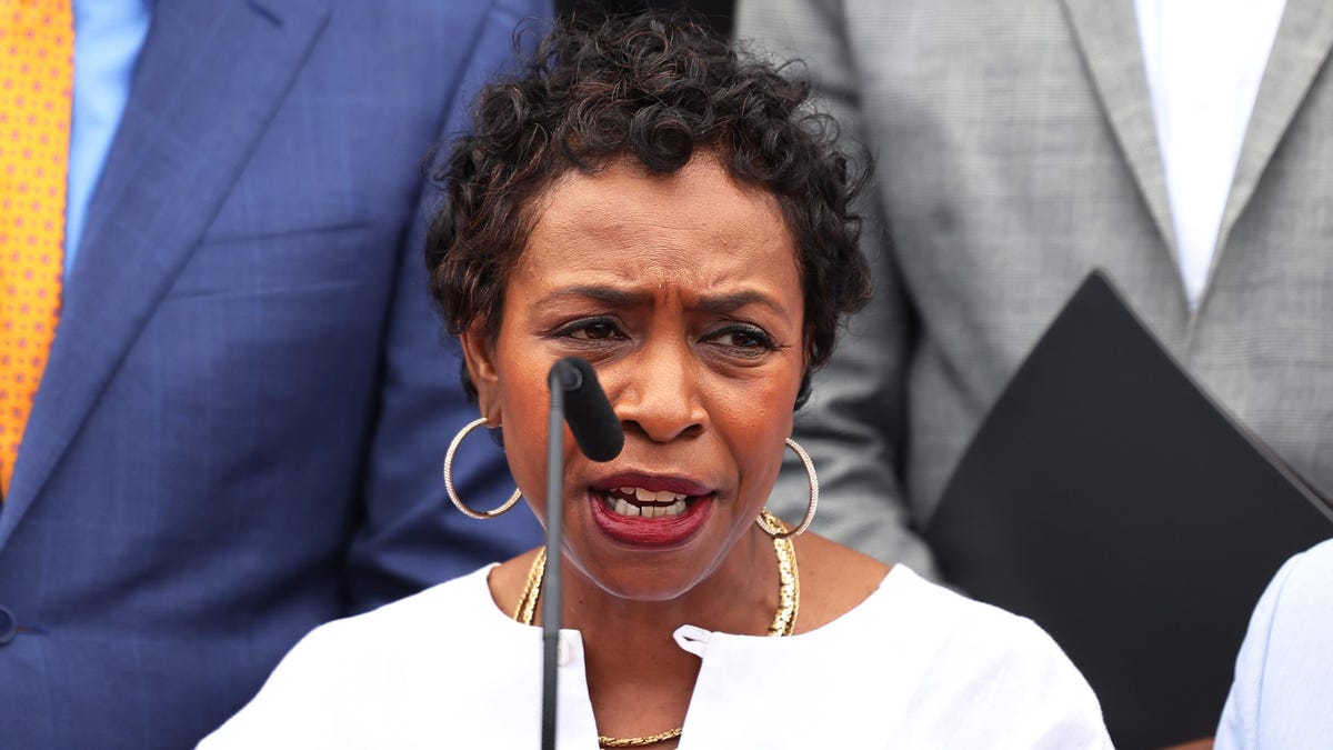 Ένα Q&A με την εκπρόσωπο Yvette Clarke σχετικά με τους κινδύνους της τεχνητής νοημοσύνης στην πολιτική
