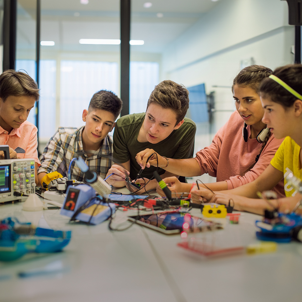 Έρευνα: Οι γονείς στην Ευρώπη ζητούν πρωτοβουλίες για την αντιμετώπιση των ελλειμμάτων στις ψηφιακές δεξιότητες των παιδιών   - Digitaltvinfo.gr