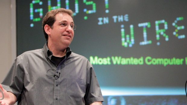 «Δεν χρειάζεται να λεηλατήσεις το βασίλειο του αντιπάλου... αρκεί να τον νικήσεις»: Ο χάκερ Κέβιν Μίτνικ πέθανε στα 59 του