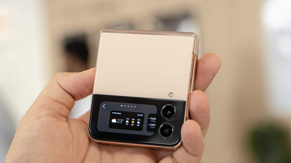 Save on a brand-new Galaxy Z Flip 4; get one from Amazon UK at a nice discount