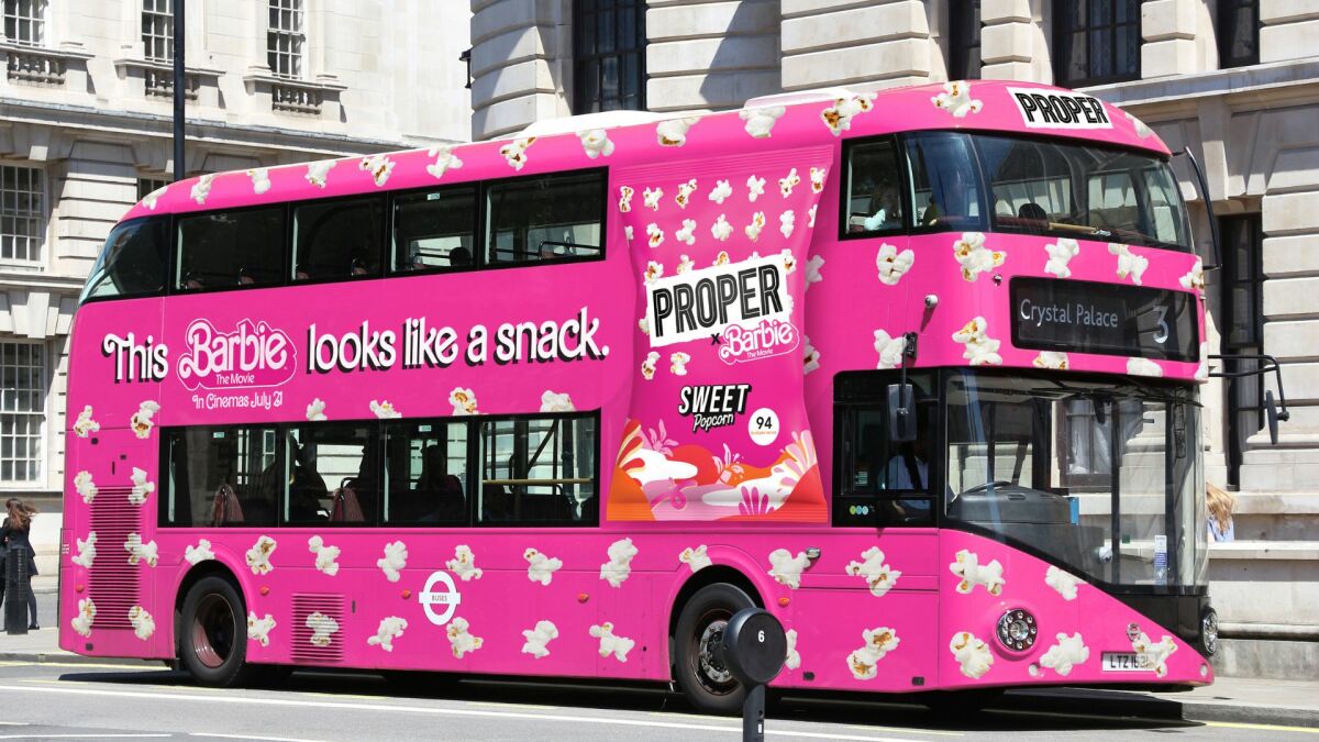 Η «Barbie» γίνεται ροζ στο Λονδίνο
