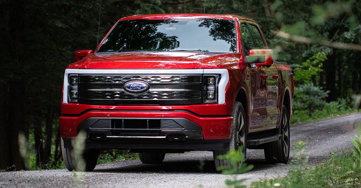 Η Ford μειώνει τις τιμές του F-150 Lightning, μειώνοντας το φθηνότερο μοντέλο κάτω από 50.000 δολάρια
