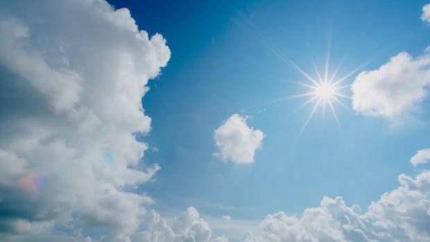 Η κλιματική αλλαγή, οι καύσωνες και η… νέα εμμονή των δισεκατομμυριούχων με τον ήλιο