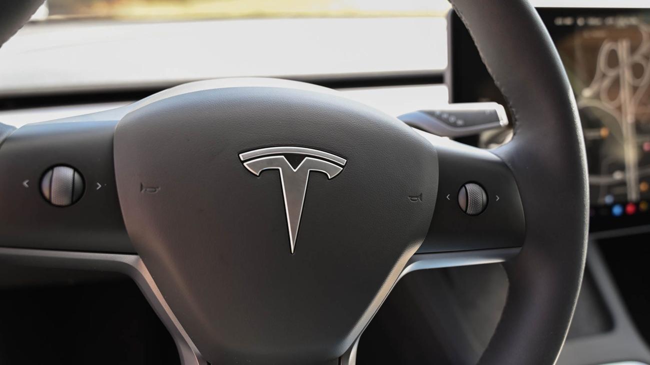 Η τελευταία ενημέρωση της Tesla έχει μια δυνατότητα που θα λατρέψουν οι ιδιοκτήτες – Review Geek
