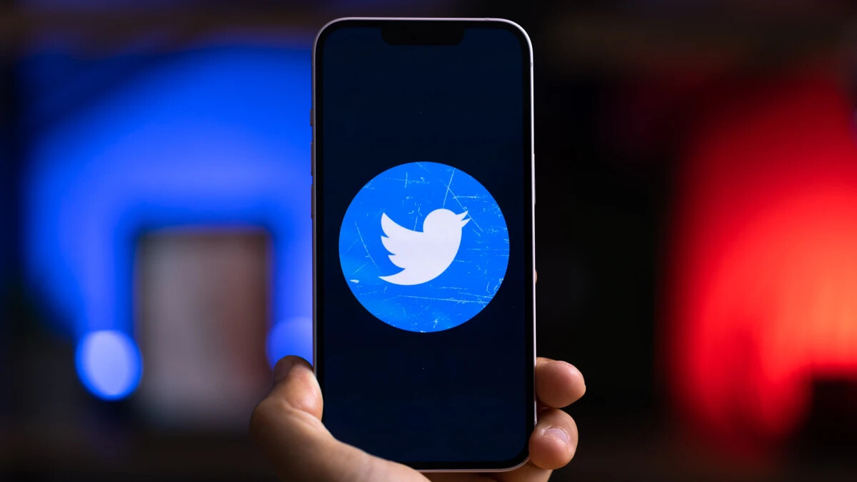 Twitter CEO says platform is growing but web traffic data shows "Twitter traffic tanking"