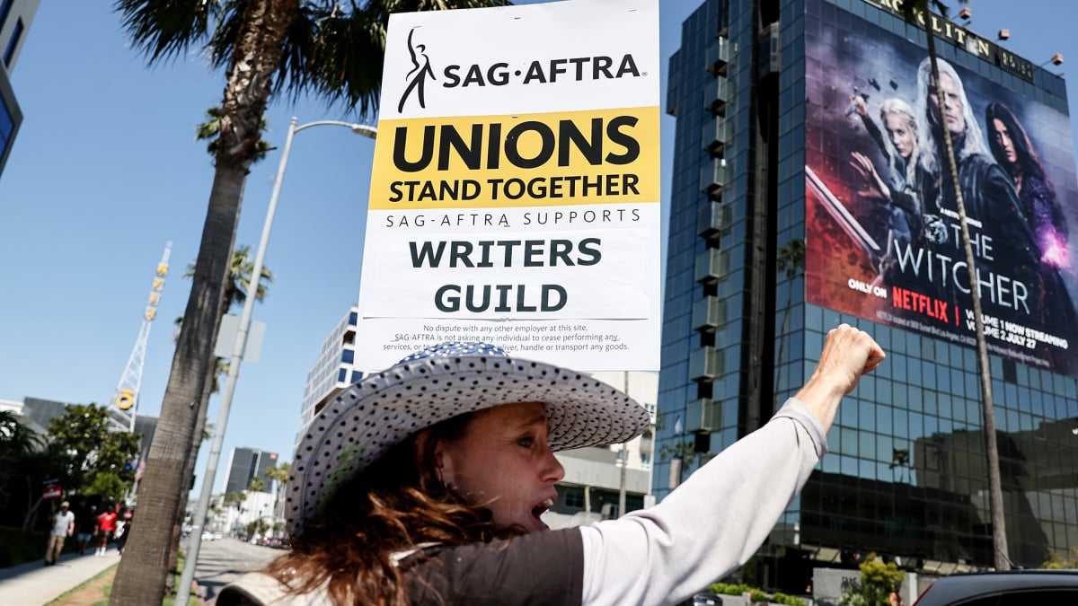  Οι ηθοποιοί του Χόλιγουντ μπορεί να είναι έτοιμοι να απεργήσουν.  Να τι σημαίνει αυτό.
