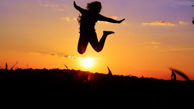 Οκτώ συνήθειες που θα μπορούσαν να επιμηκύνουν τη ζωή μας κατά δεκαετίες