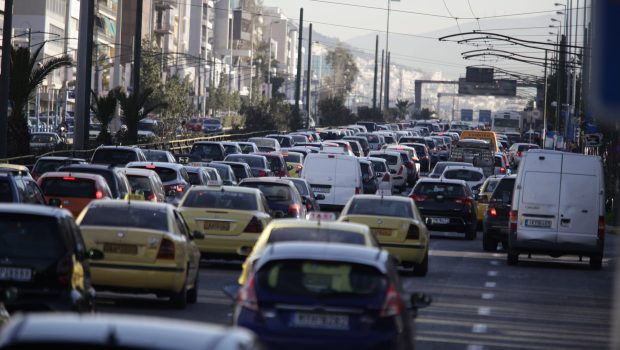 Περιφέρεια Αττικής: Τα φανάρια θα ρυθμίζονται από το σύστημα της Google