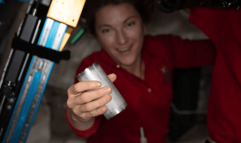 Πόσιμο νερό από 98% ανακυκλωμένα ούρα και ιδρώτα (VIDEO)