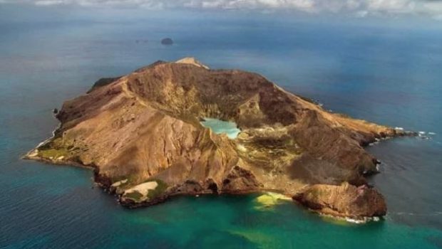 Σαντορίνη: Πολύπλοκα και υπερανθεκτικά μικρόβια εντοπίστηκαν στο υποθαλάσσιο ηφαίστειο του Κολούμπου