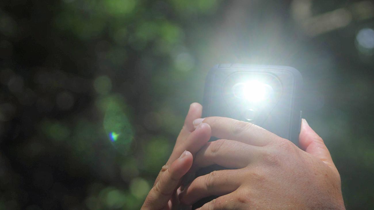 Σταματήστε να χρησιμοποιείτε το τηλέφωνό σας ως φακό
