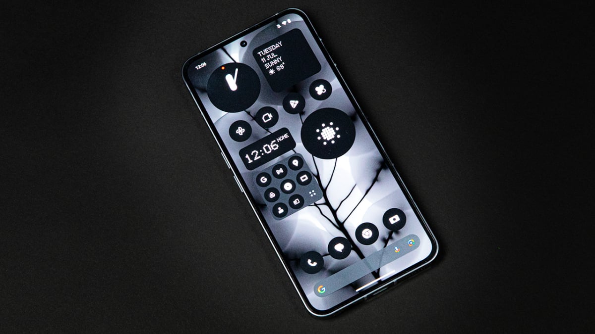 Τίποτα Τηλέφωνο (2) κριτική: Ένας νέος ανταγωνιστής εισέρχεται στις ΗΠΑ
