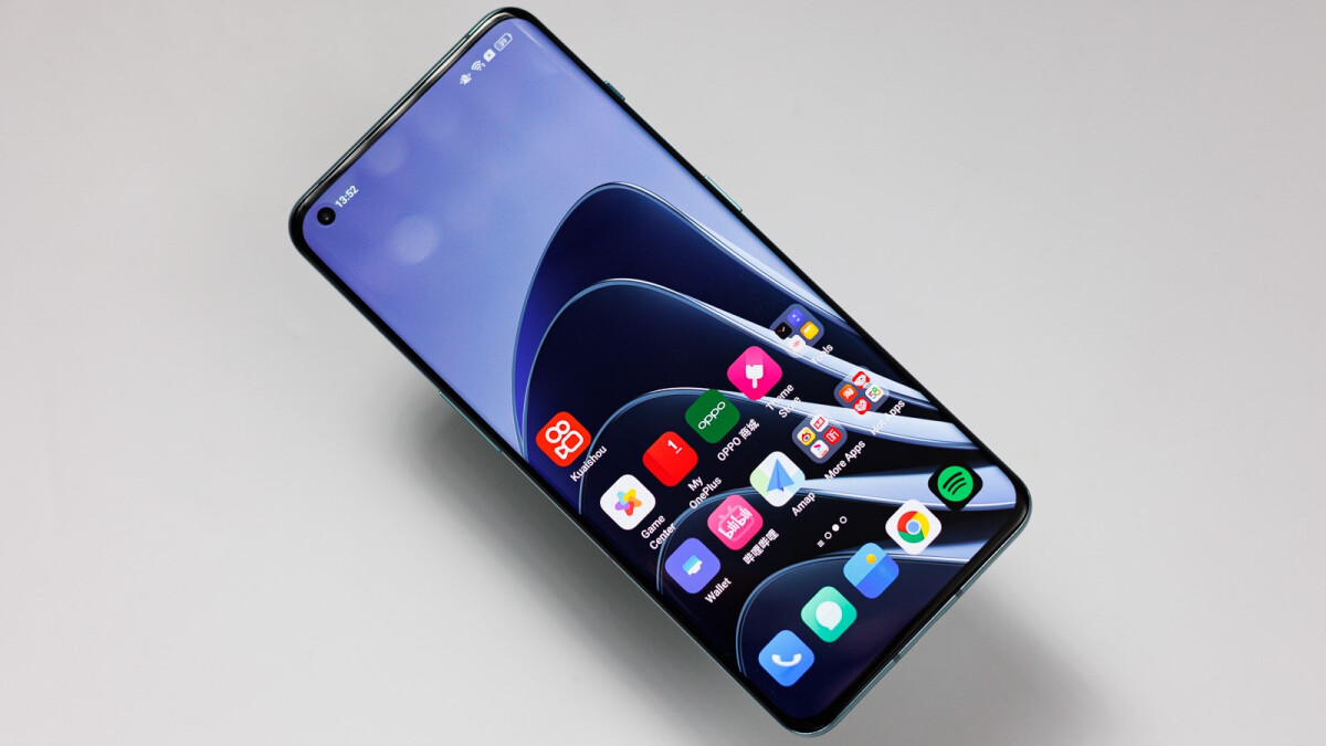 The OnePlus 10 Pro is still up for grabs at a cheaper price on Amazon