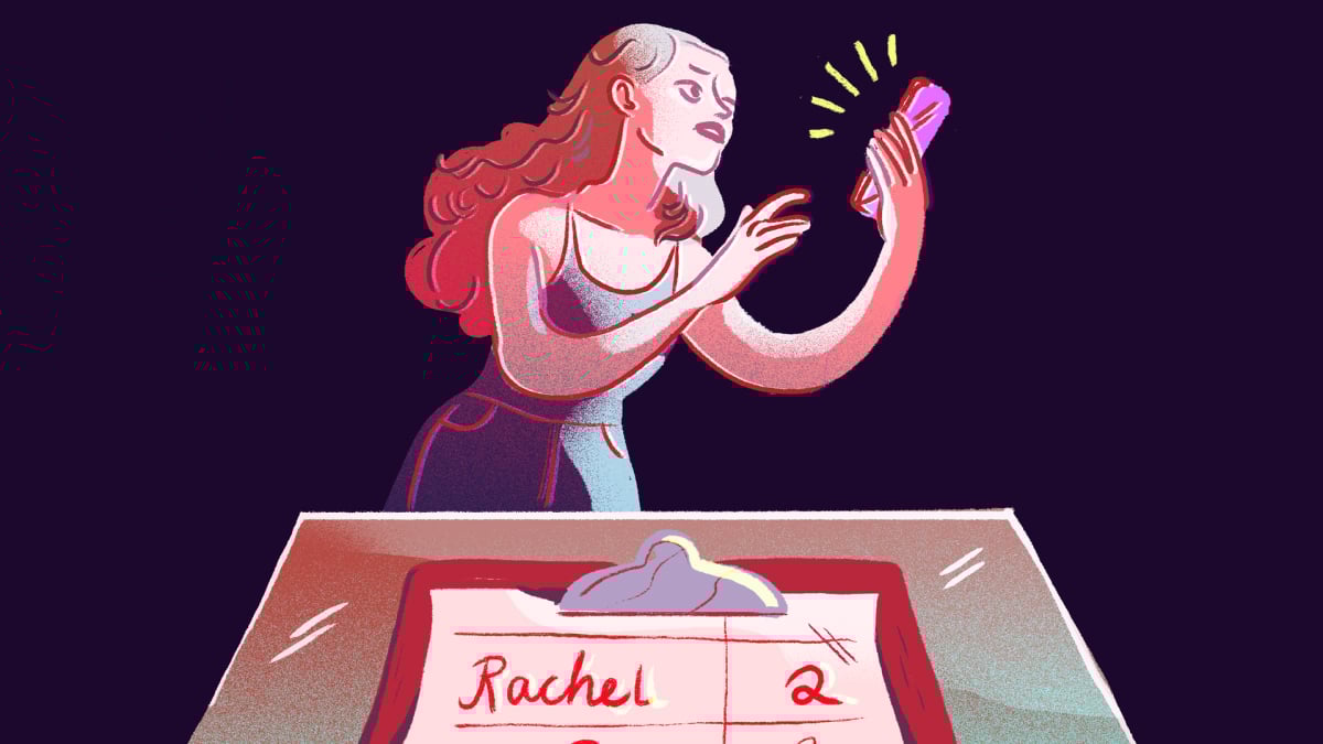 Το μεντεσέ μου με κάλεσε σε δείπνο και με μπλόκαρε καθώς περίμενα το τραπέζι μας
