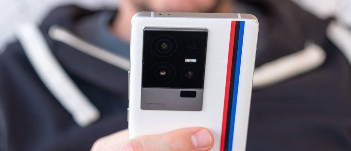 επίσημο με 144Hz E6 AMOLED οθόνη, Snapdragon 8 Gen 2 και 200W φόρτιση!