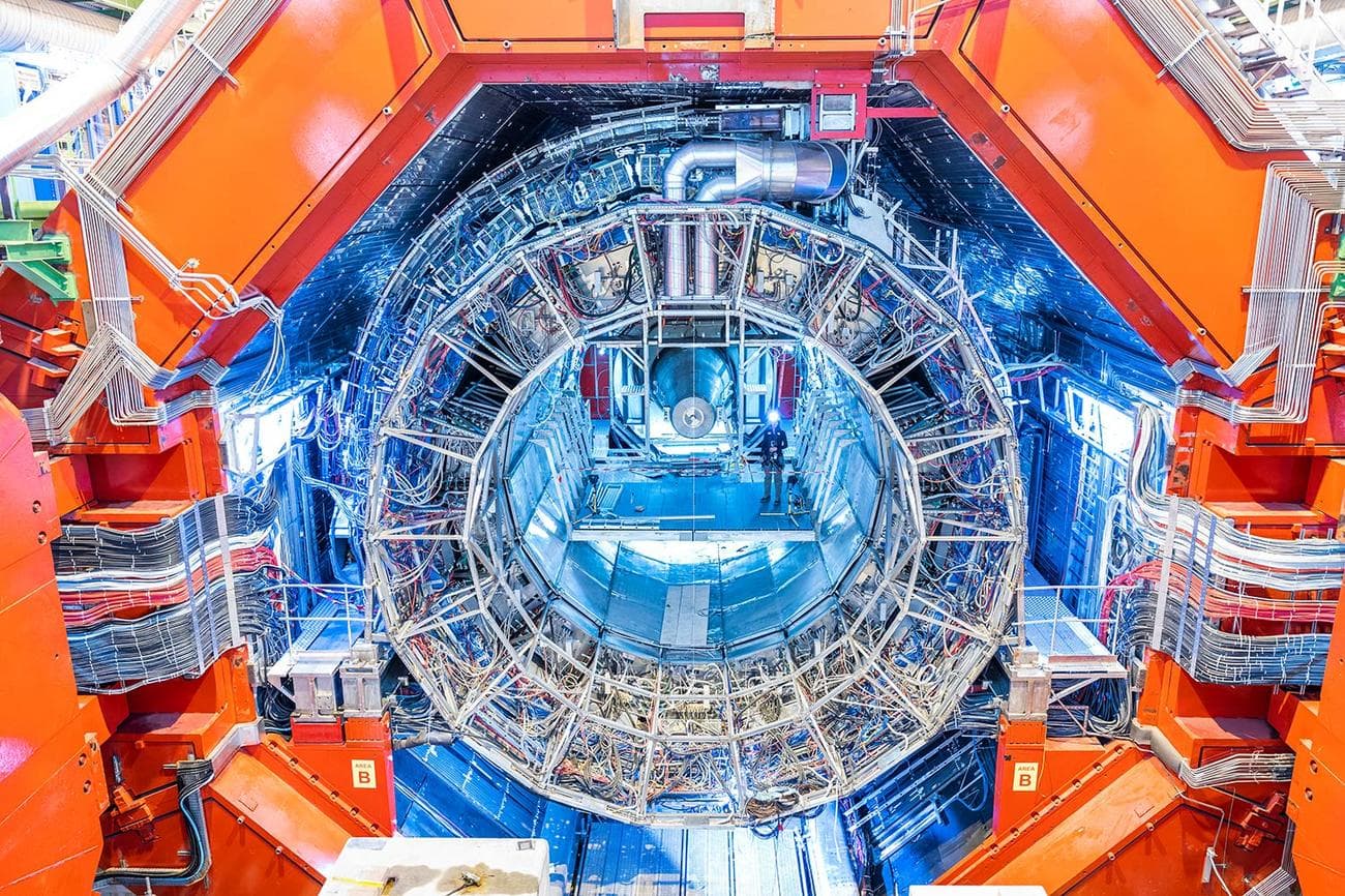 , The Large Hadron Collider experiment to make quark-gluon plasma, TechWar.gr