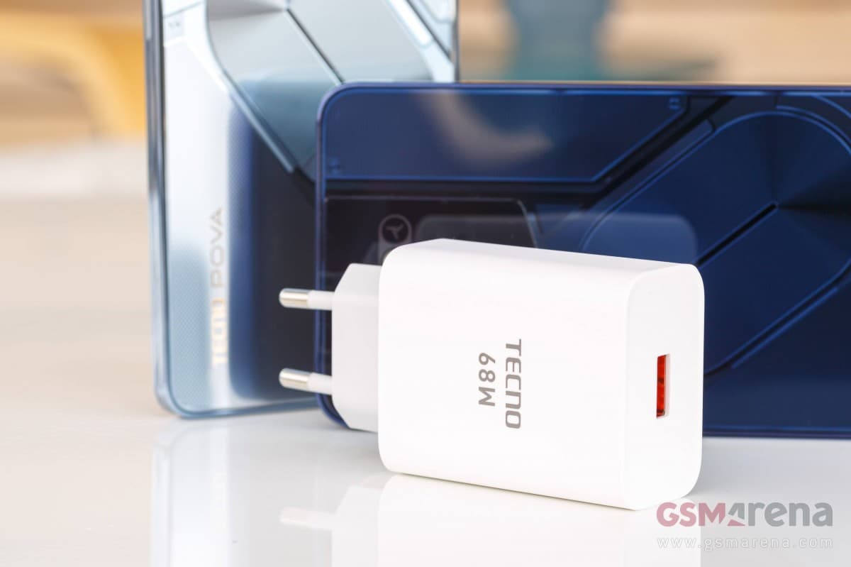 Αποσυσκευασία του Tecno Pova 5 Pro