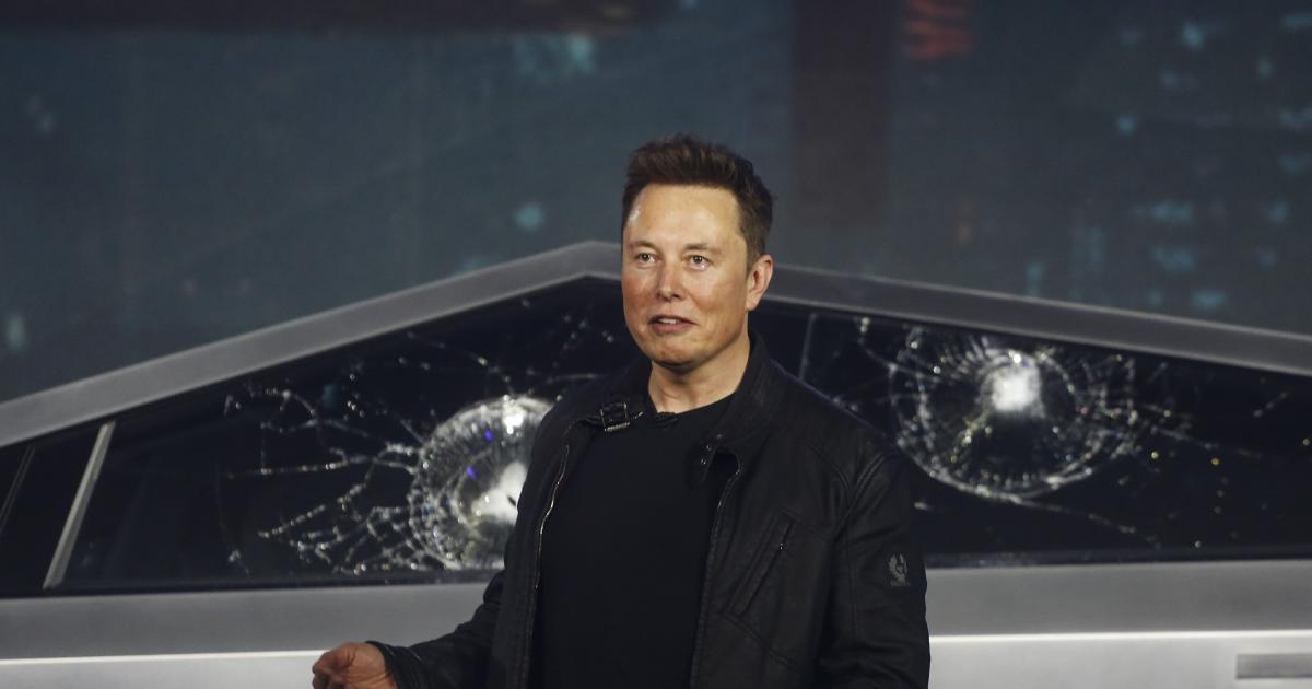 Ο Έλον Μασκ λέει ότι μπορεί να χρειαστεί χειρουργική επέμβαση πριν από οποιαδήποτε μάχη στο κλουβί με τον Μαρκ Ζάκερμπεργκ
