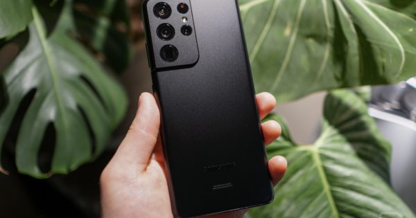 Ακολουθεί η Νέα λίστα τηλεφώνων
