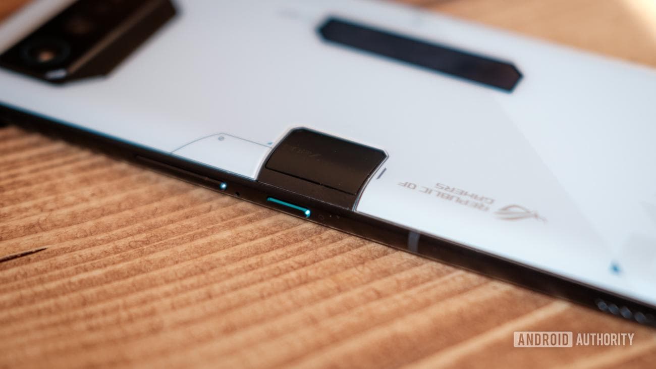 Κλειστή θύρα ψύξης ASUS ROG Phone 7