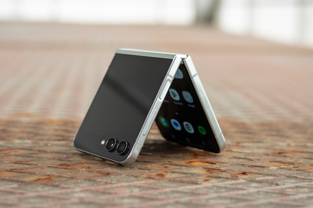 , Η Samsung φέρεται να «δοκιμάζει» ένα Galaxy Z Flip 6 με δραστικά αναβαθμισμένη κάμερα, TechWar.gr