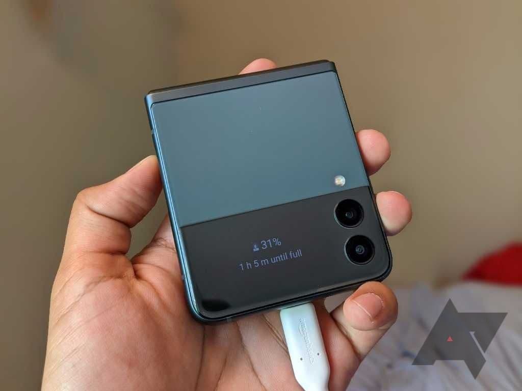 , Samsung Galaxy Z Flip 4 εναντίον Galaxy Z Flip 3: Θα πρέπει να κάνετε αναβάθμιση;, TechWar.gr