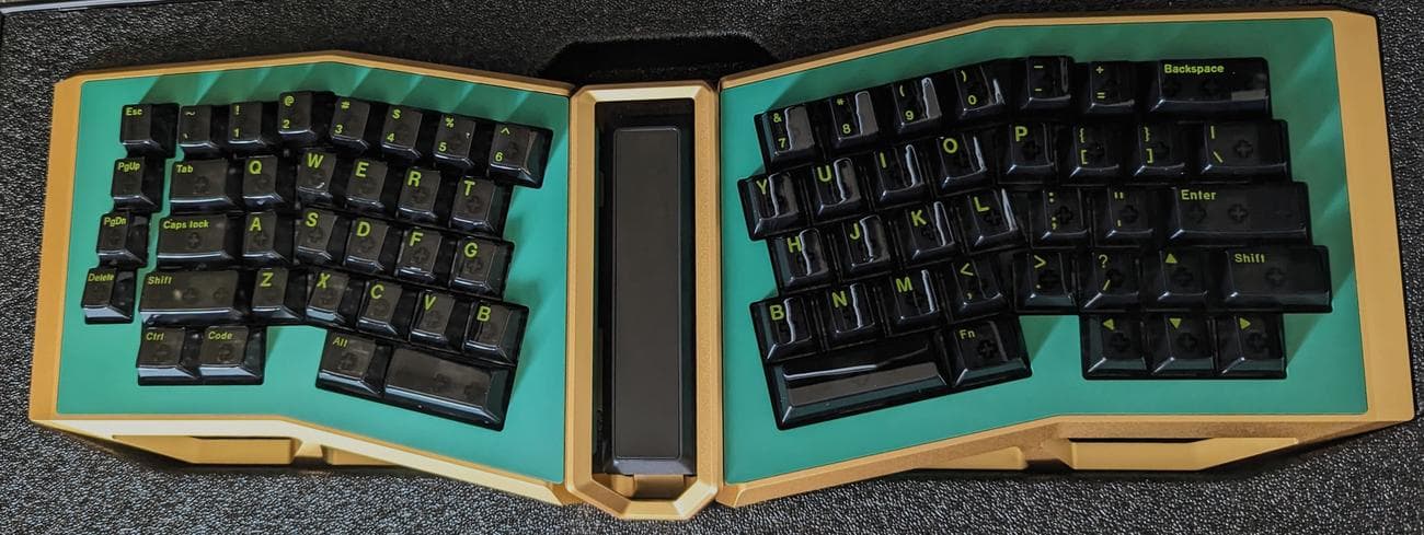 , Το AM AFA R2 του Angry Miao είναι εν μέρει γλυπτό, μέρος πληκτρολόγιο, TechWar.gr