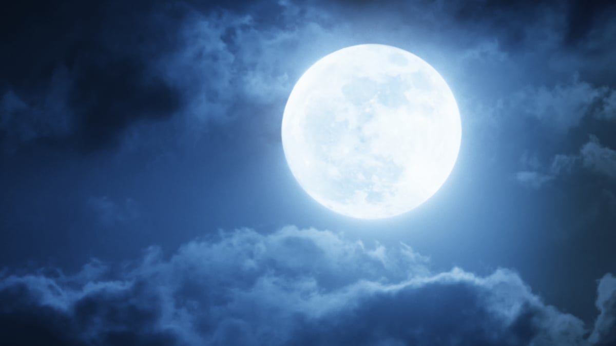 Super blue moon: Πότε και πώς να το δείτε
