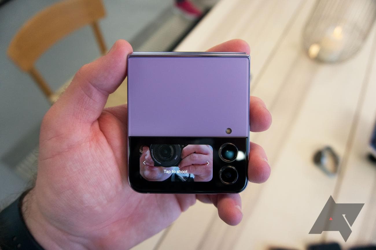 , Samsung Galaxy Z Flip 4 vs. Galaxy S22+: Which has aged better?, TechWar.gr