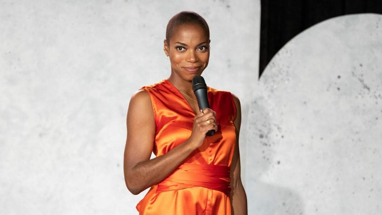 Ο Sasheer Zamata κάνει stand-up.