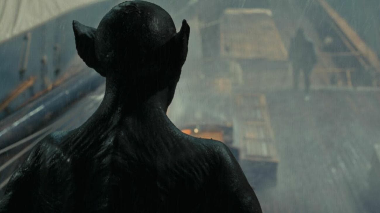 Ένας βαμπίρ κοιτάζει ένα πλοίο. 