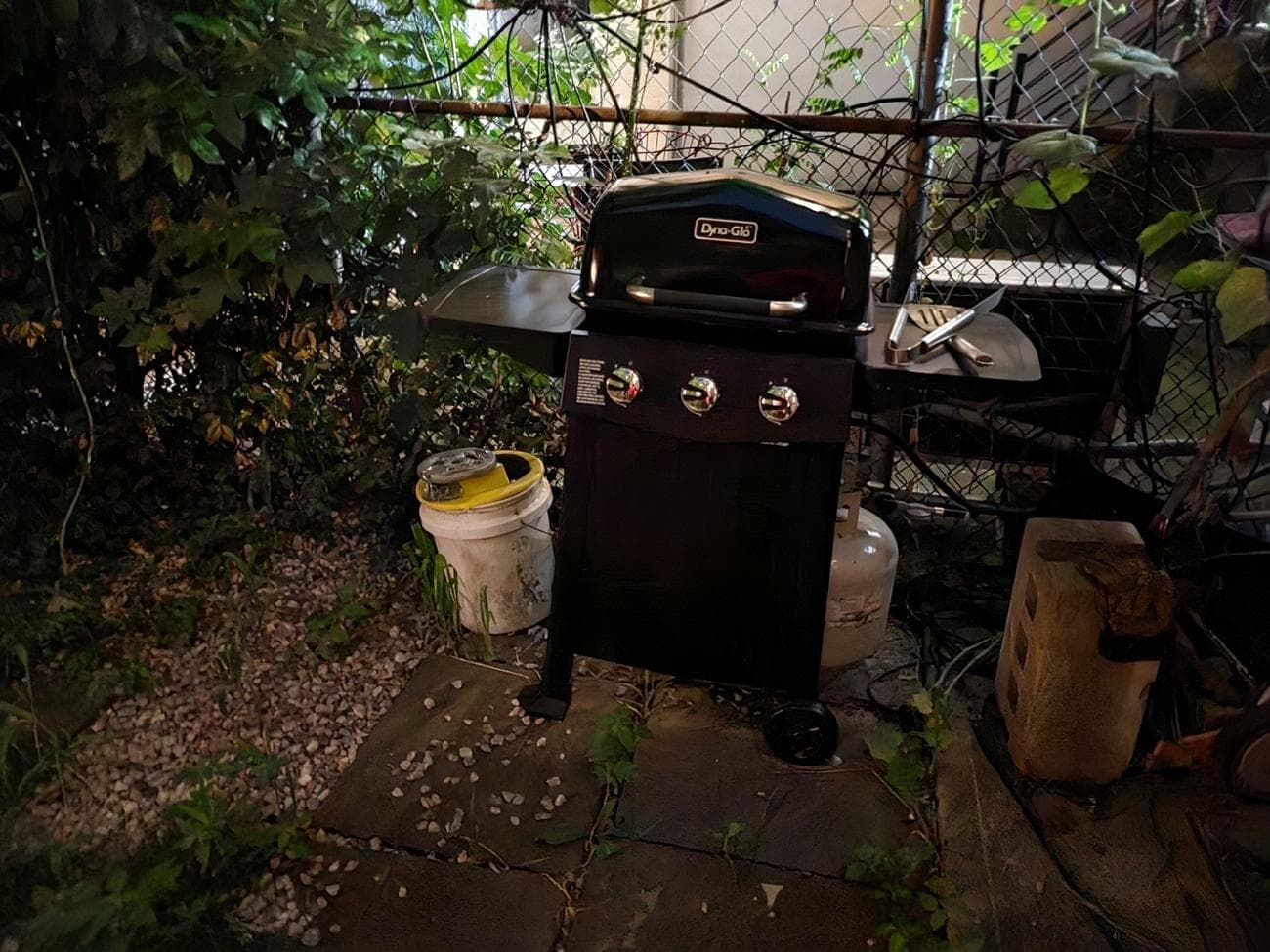 Ψησταριά τη νύχτα που γυρίστηκε από το Z Fold 5