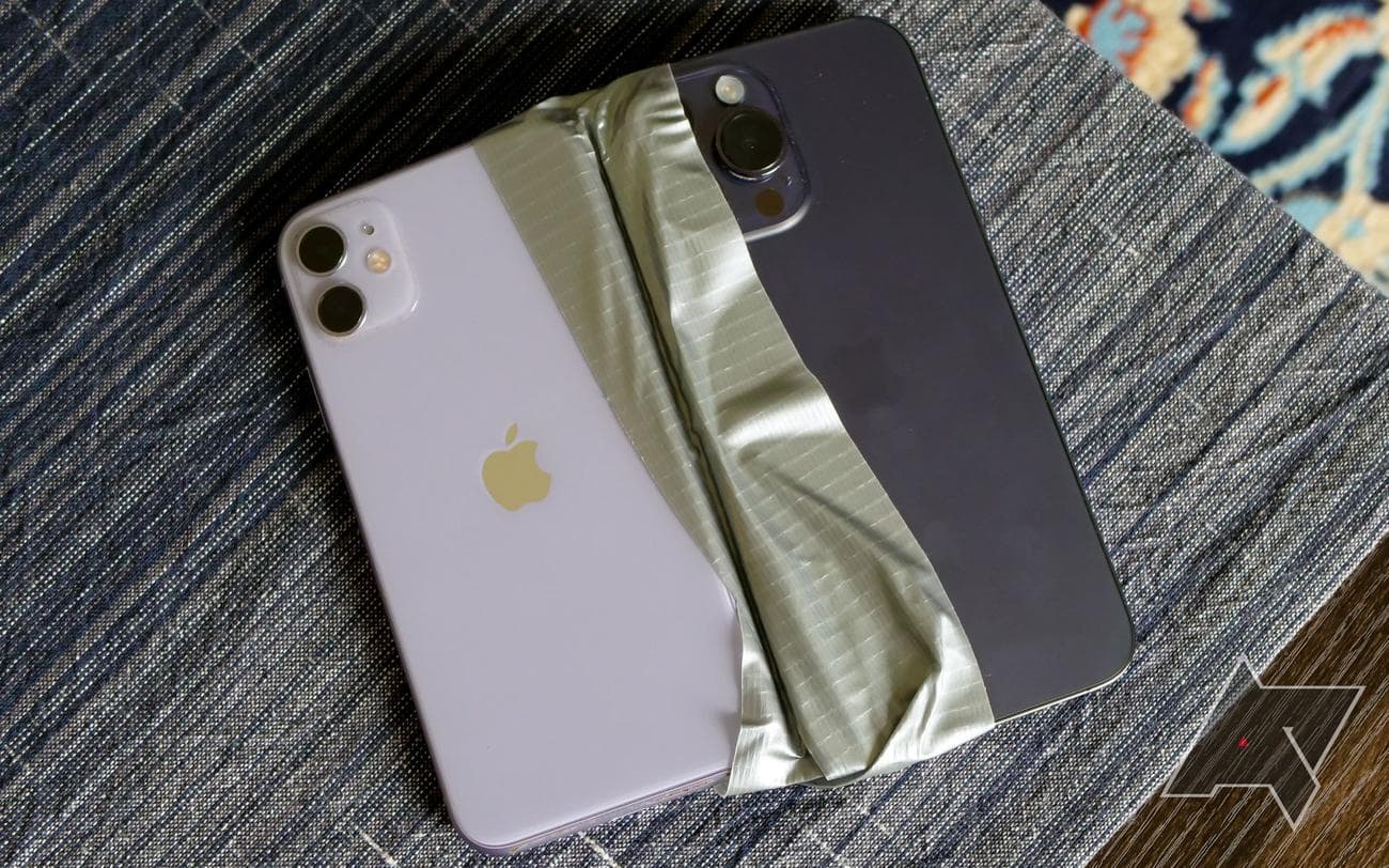 , Η Samsung θέλει να προσποιηθείς ότι δύο iPhone είναι ένα Galaxy Z Fold 5, TechWar.gr