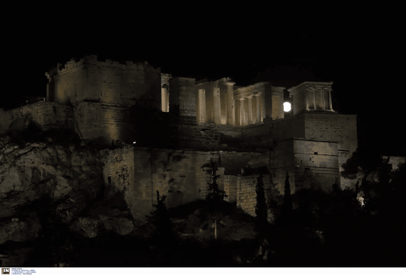 , Μπλε Υπερπανσέληνος: Μοναδικές εικόνες από Ελλάδα και εξωτερικό του σπάνιου φαινομένου, TechWar.gr