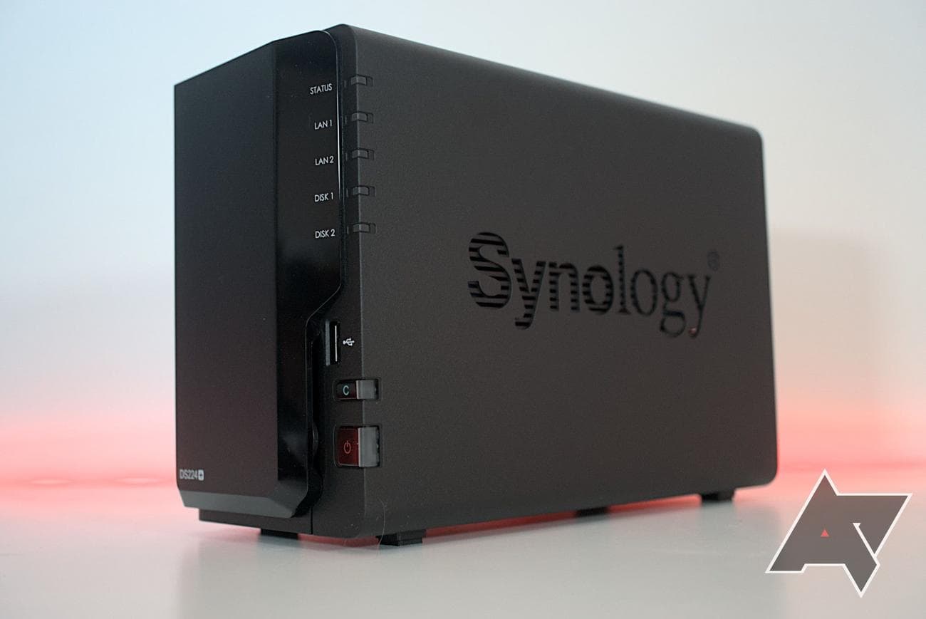 Κοντινή λήψη της πρόσοψης του Synology DiskStation DS224+