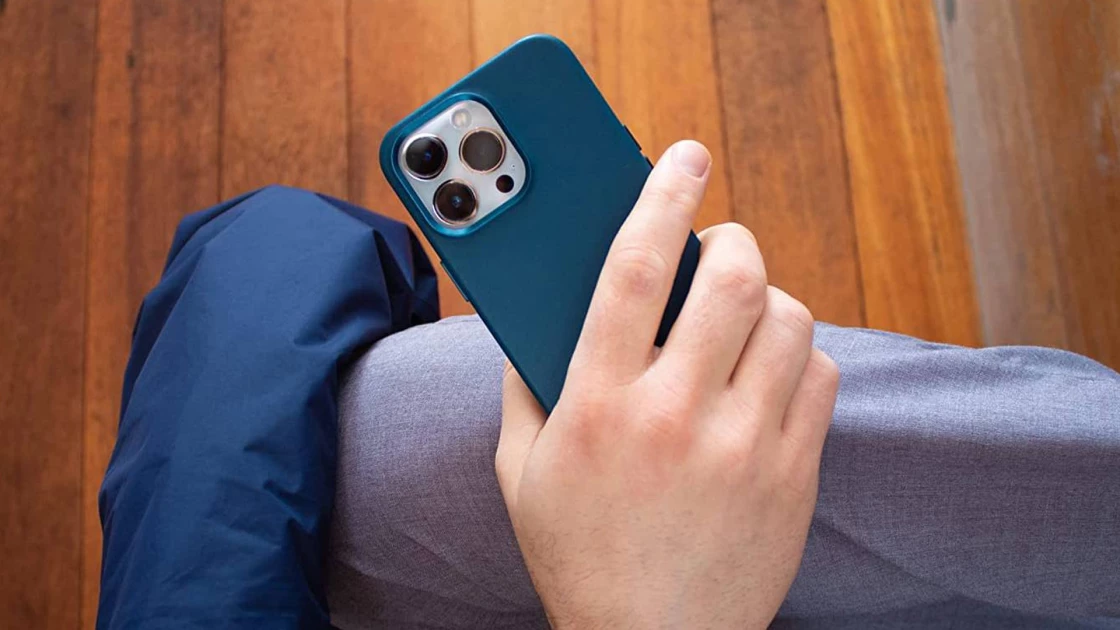 Ένα πολύ γνωστό αξεσουάρ θα λείπει μάλλον από τα iPhone 15