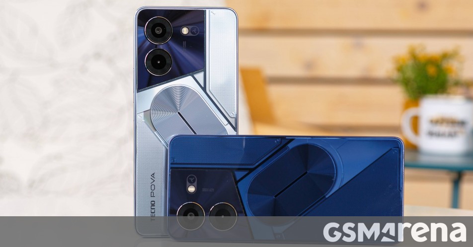 Αποσυσκευασία του Tecno Pova 5 Pro
