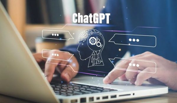 Από βοηθός... σπιούνος: Το ChatGPT εξαπλώνεται στους χώρους εργασίας