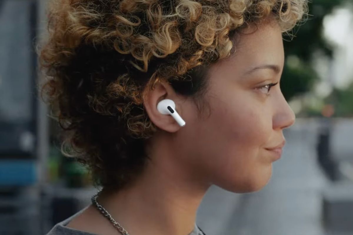 Η Apple θα παρουσιάσει ενημερωμένα AirPods με θύρα φόρτισης USB-C στην εκδήλωση του iPhone 15, λέει ο Gurman
