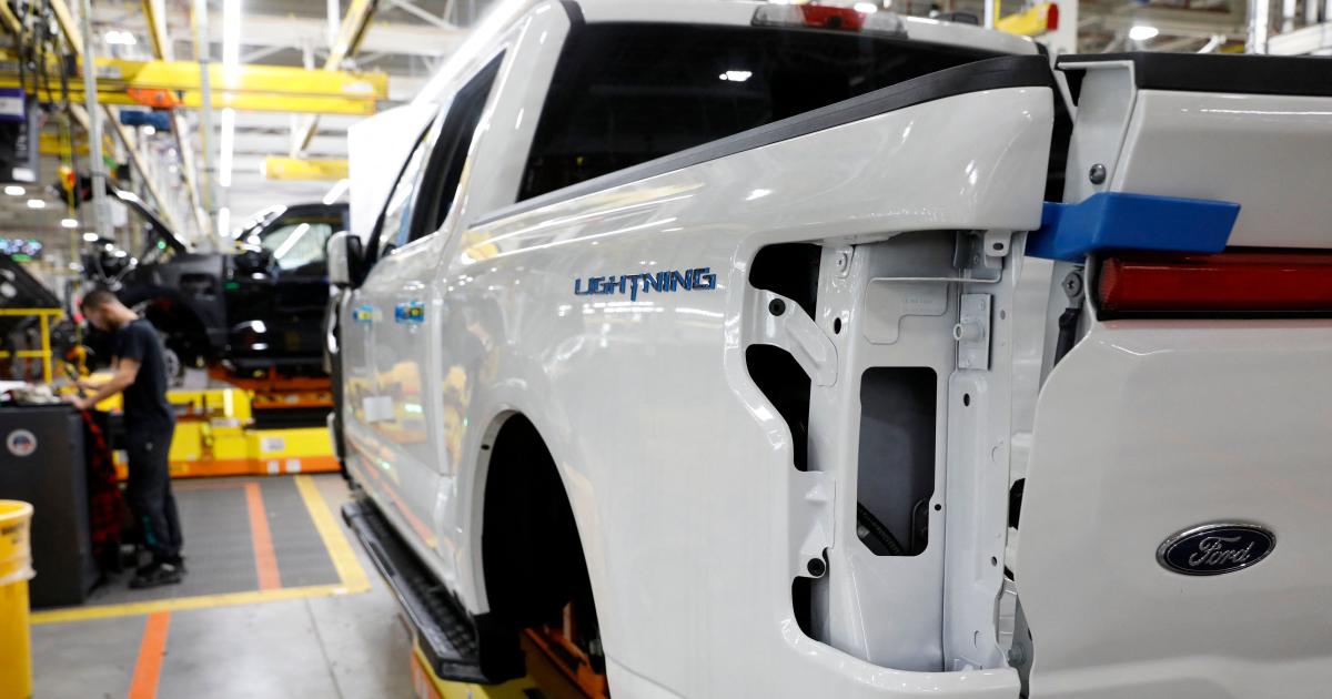 Η Ford συνεχίζει την παραγωγή F-150 Lightning μετά από διακοπή λειτουργίας έξι εβδομάδων
