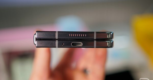 Η Samsung εργάζεται πράγματι για να φέρει αντίσταση στη σκόνη στα πτυσσόμενα
